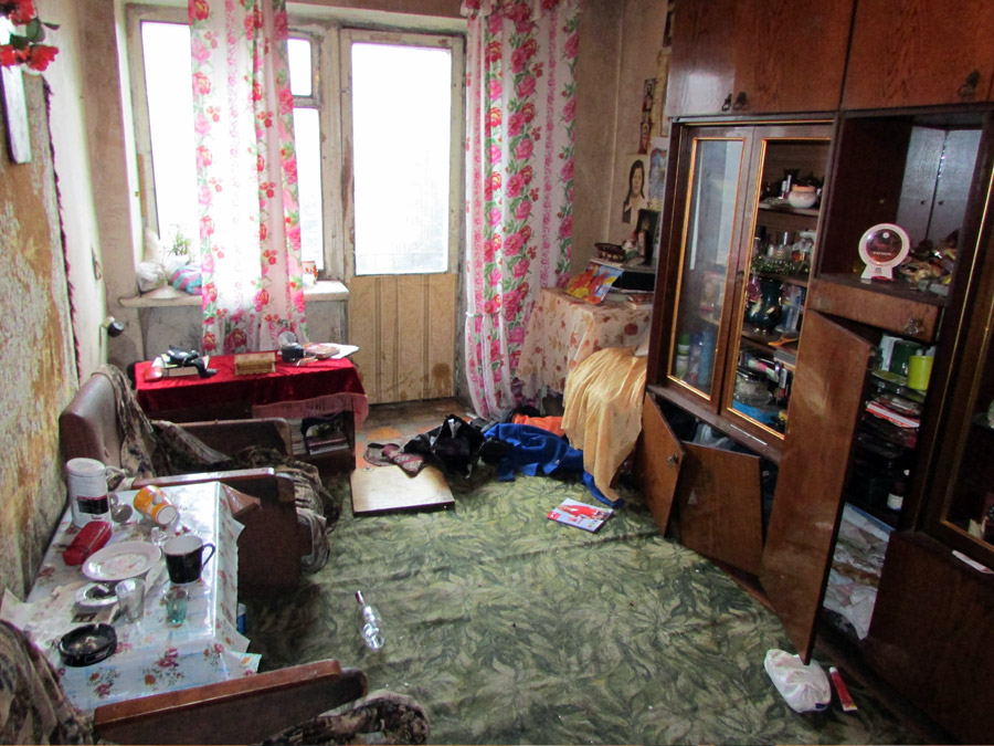 В Украинске убили мужчину, а труп вынесли под подъезд (ФОТО)