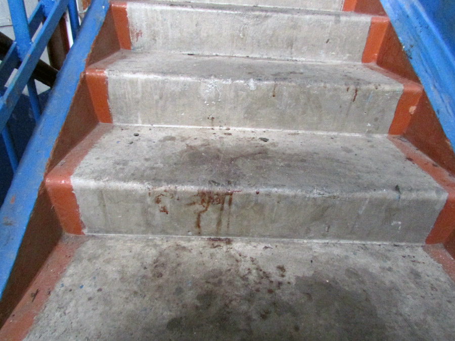 В Украинске убили мужчину, а труп вынесли под подъезд (ФОТО)