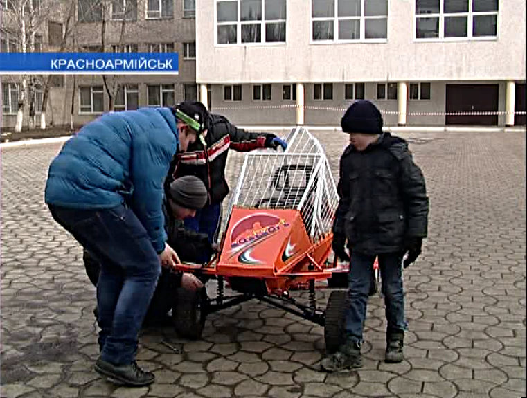 Юные техники Красноармейска презентовали новую модель багги