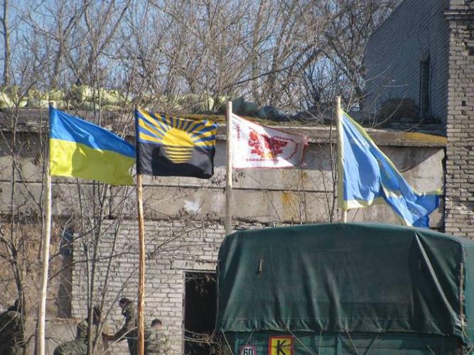 Жители Донецкой области передали десантникам и пограничникам письма и продукты