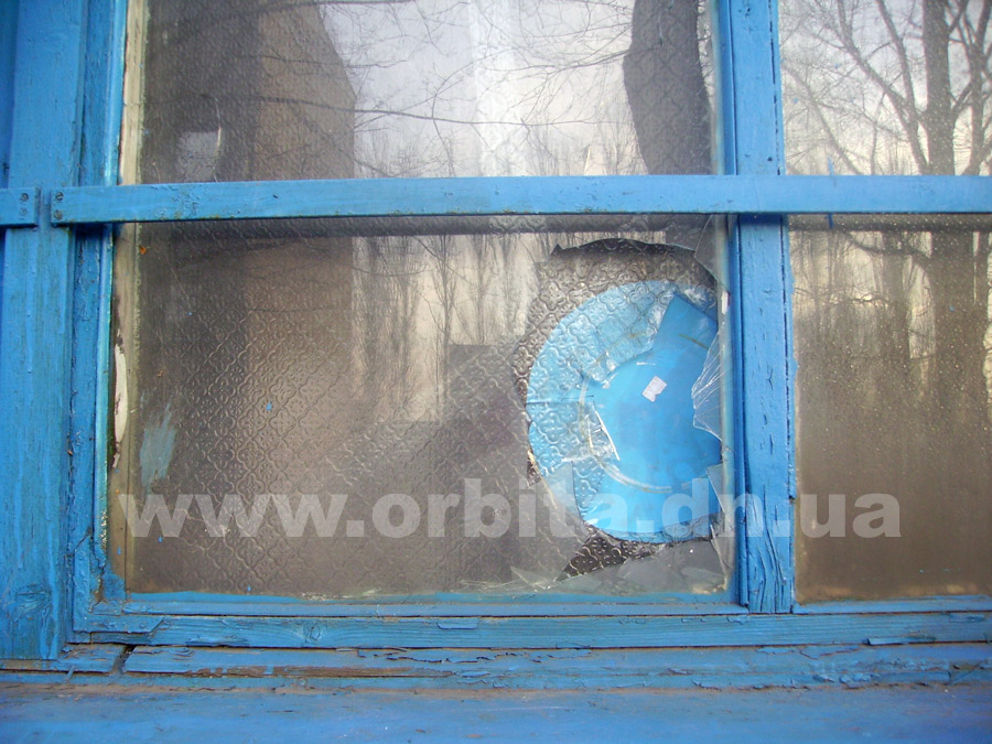 В Красноармейском профессиональном лицее неизвестные разбили 16 окон