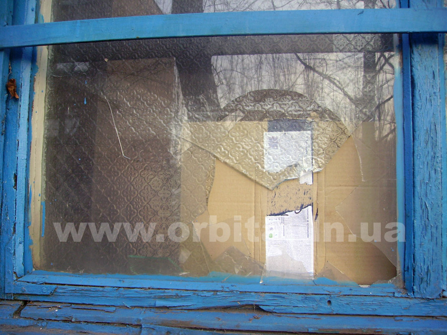 В Красноармейском профессиональном лицее неизвестные разбили 16 окон