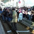 В Донецке участники пророссийского митинга около часа блокировали железную дорогу