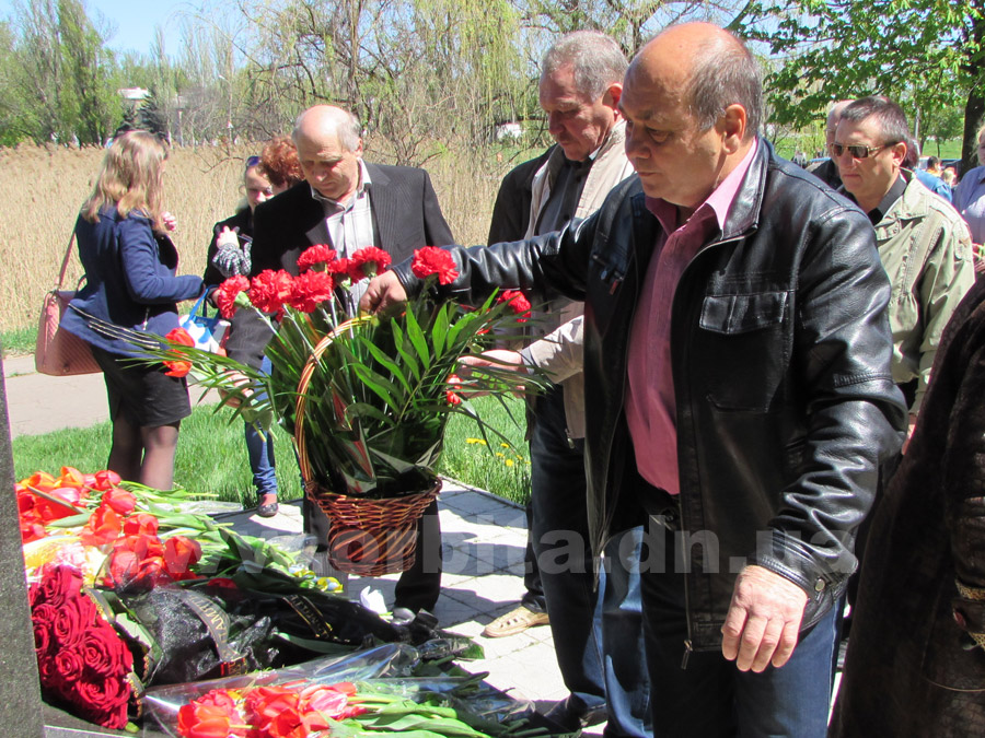 Жители Красноармейска почтили память погибших чернобыльцев