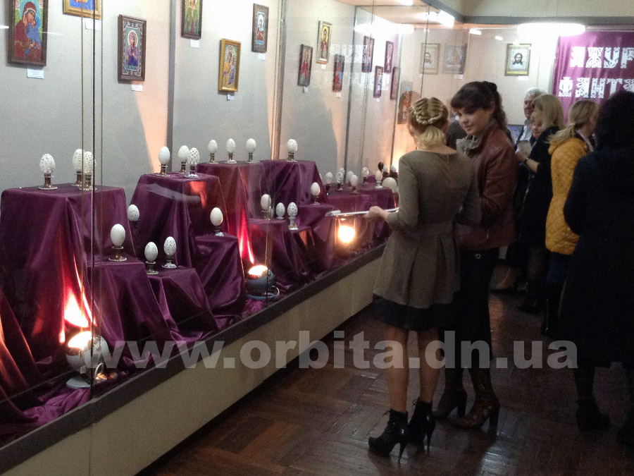 Жительница Красноармейского района презентовала выставку пасхальных яиц