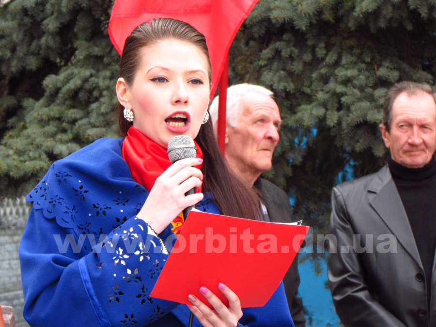 <a href="http://orbita.dn.ua/wp-content/uploads/2014/04/miting51.jpg"><img src="http://orbita.dn.ua/wp-content/uploads/2014/04/miting51.jpg" alt="В день рождения Ленина красноармейские коммунисты провели митинг" width="900" height="675" class="alignnone size-full wp-image-68896" /></a>