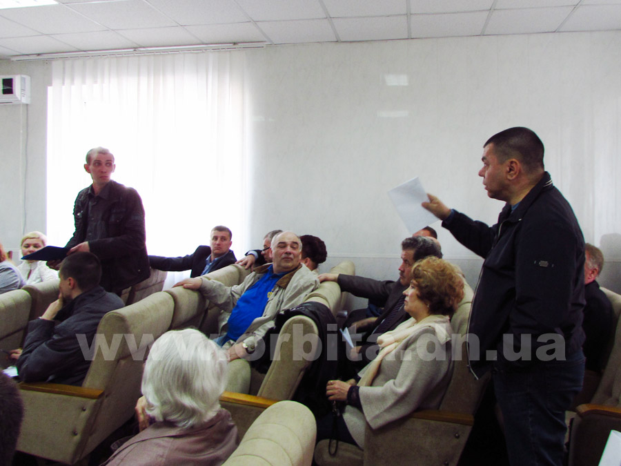 На сессии Красноармейского горсовета встретились сторонники федерализации и единой Украины