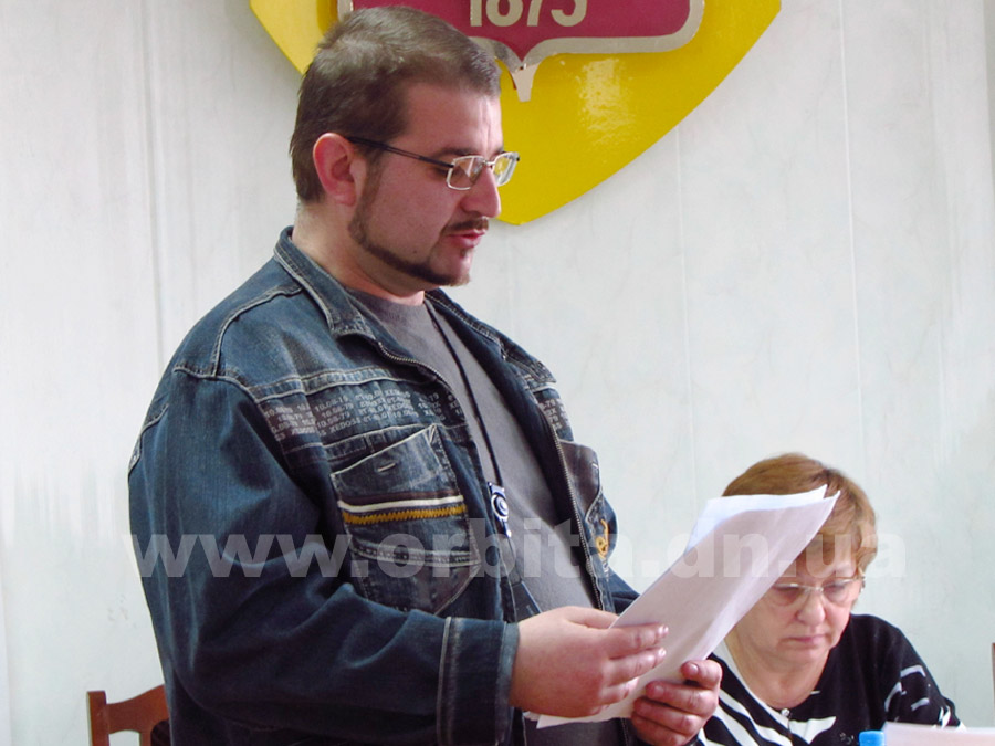 На сессии Красноармейского горсовета встретились сторонники федерализации и единой Украины