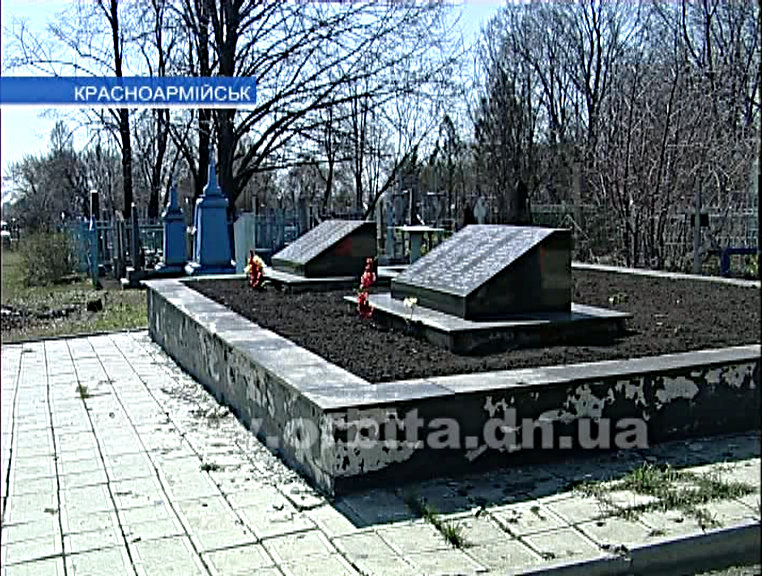 Красноармейчане приводят в порядок памятники советским воинам