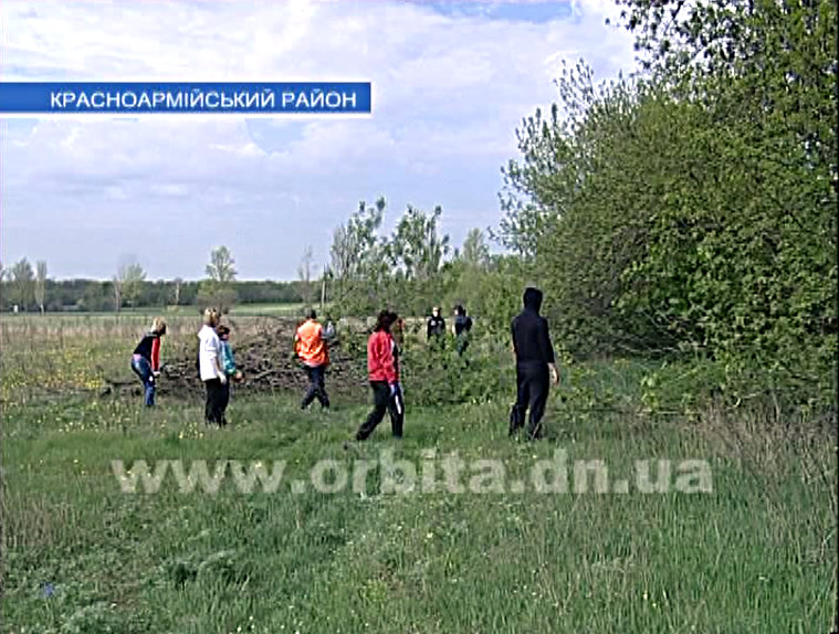 Работники Красноармейской ОДА провели уборку в селе Ровном