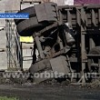 На радость птицам - в результате ДТП перевернулся грузовик с семечками