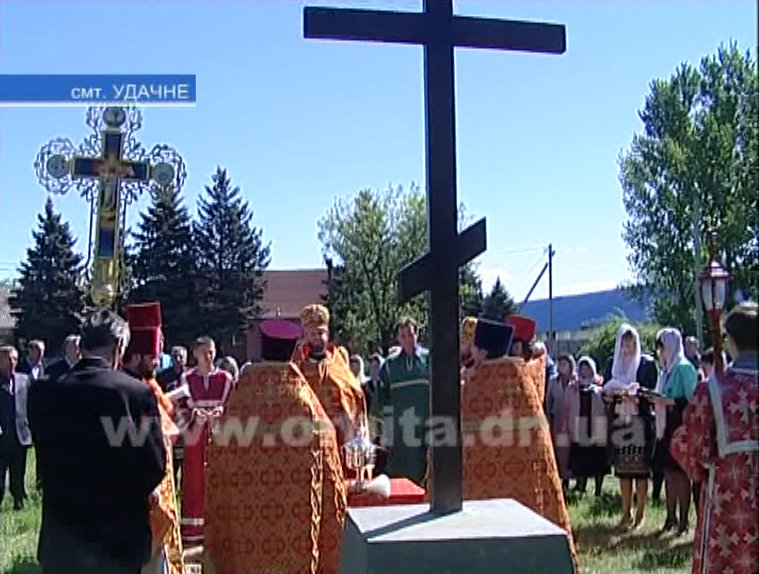 Сегодня в поселке Удачное освятили первый камень будущего храма