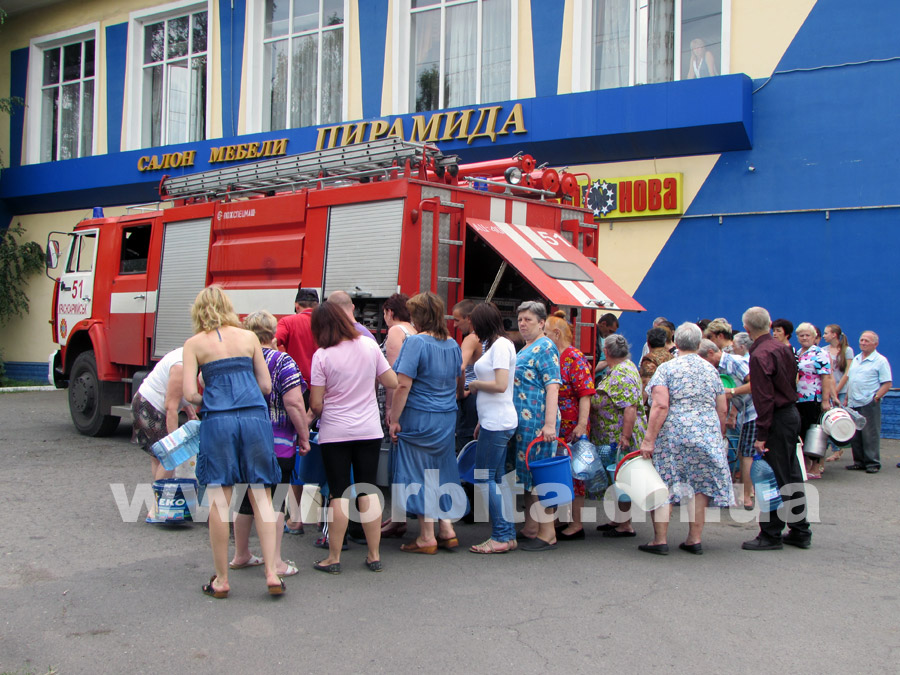 Воду для жителей Красноармейска развозят на пожарных машинах (ФОТО)