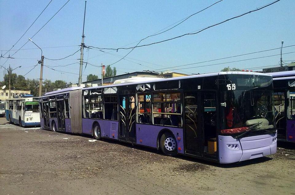 В Донецке снаряд попал в отделение горбольницы и в жилой дом