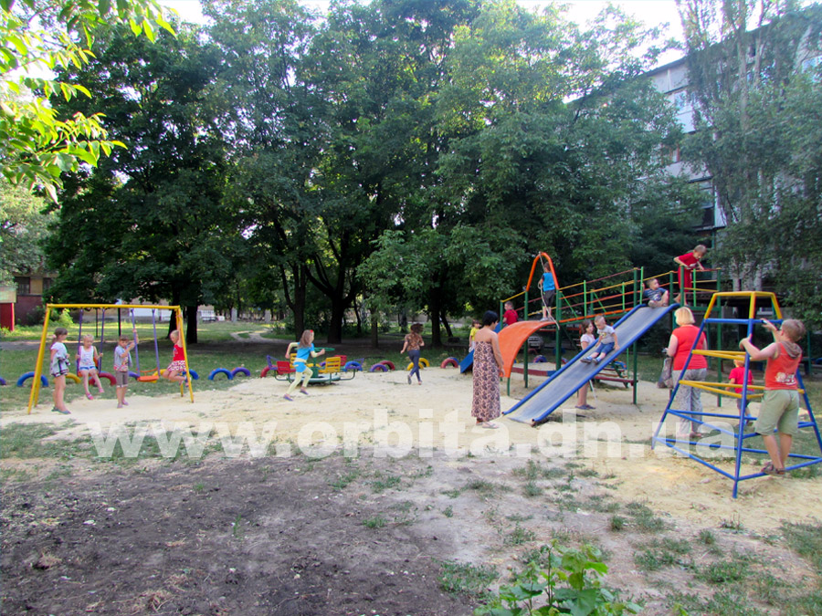 Dinas_ploschadka_dvor1