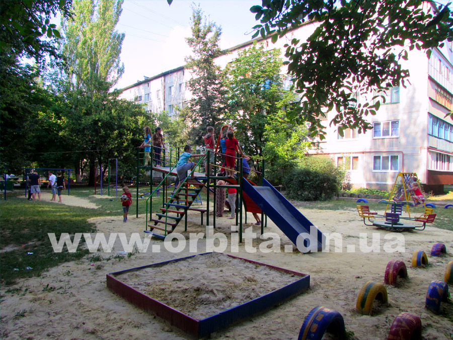 Dinas_ploschadka_dvor3