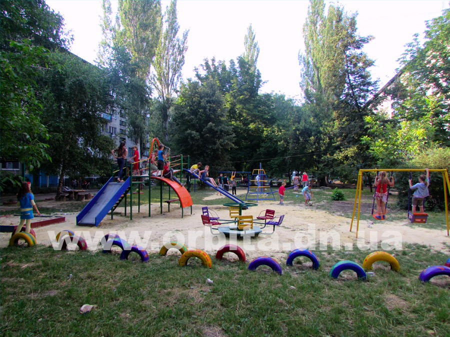 Dinas_ploschadka_dvor5