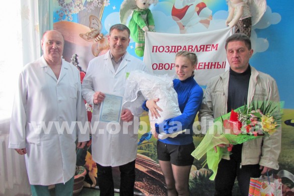 В Красноармейском роддоме выдали первое свидетельство о рождении
