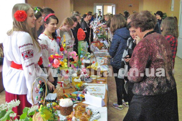 В Красноармейске будущие педагоги провели пасхальную выставку-конкурс