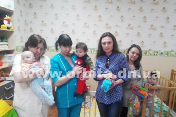 Маленькие волонтеры: воспитанники мирноградского детсада помогли малышам из своего города, Доброполья и Краматорска