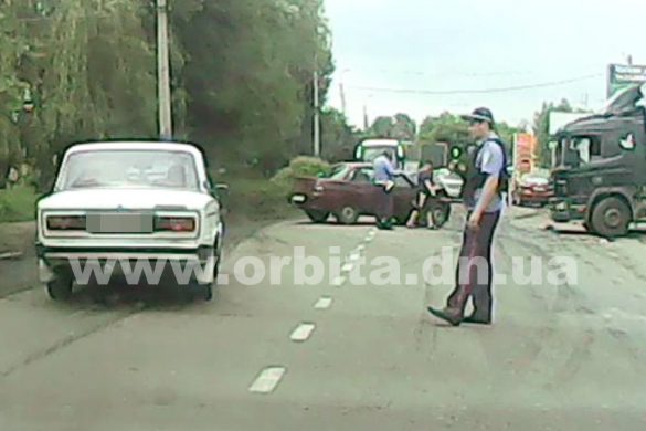 В Покровске произошло ДТП. Движение на участке дороги затруднено