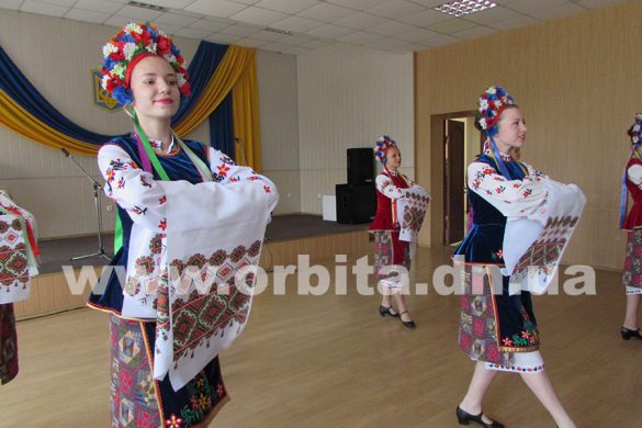 Фотовыставка, воркаут и награждение лучших – в Покровске отметили День Конституции Украины