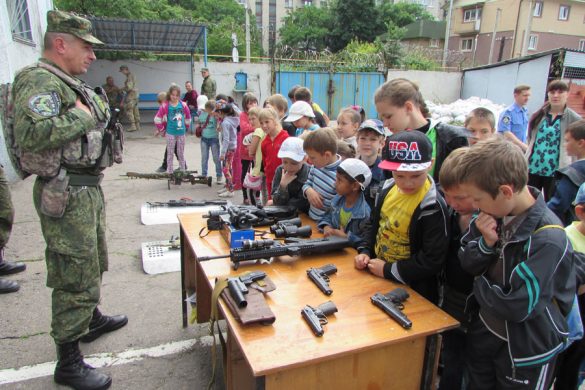 Дети из пришкольных лагерей побывали в полиции