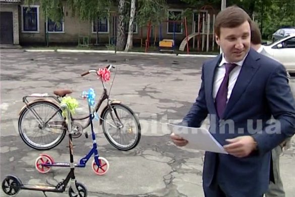 Народный депутат Андрей Киселев поздравил детвору Покровска с Днем защиты детей