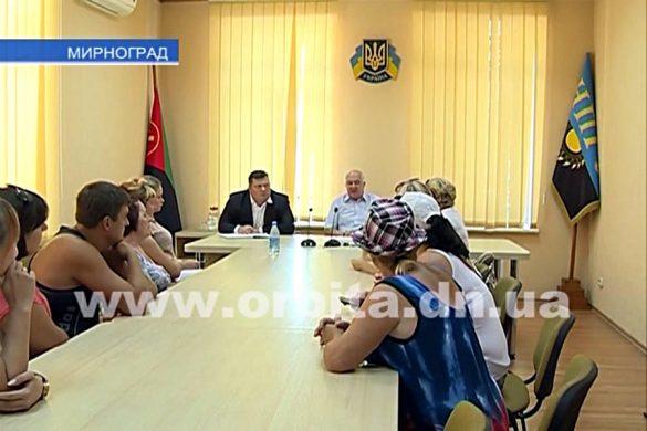 Жены шахтеров ГП «Красноармейскуголь» требую зарплату мужей