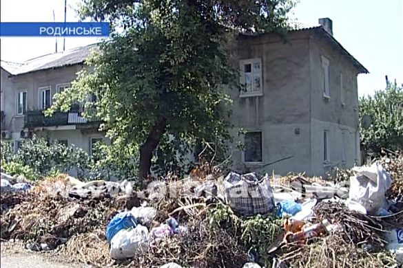 Родинское снова утопает в мусоре. Эта проблема для города не нова. Почти все руководители Родинского, которые занимали кресло мэра, несколько лет пытались решить эту проблему. У кого-то это получалось лучше, у кого хуже, но время от времени горожане стабильно страдали от вони и гор мусора. Как будут бороться с мусорным кризисом в этот раз?