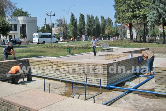 В Покровске проводят мини-реконструкцию фонтана