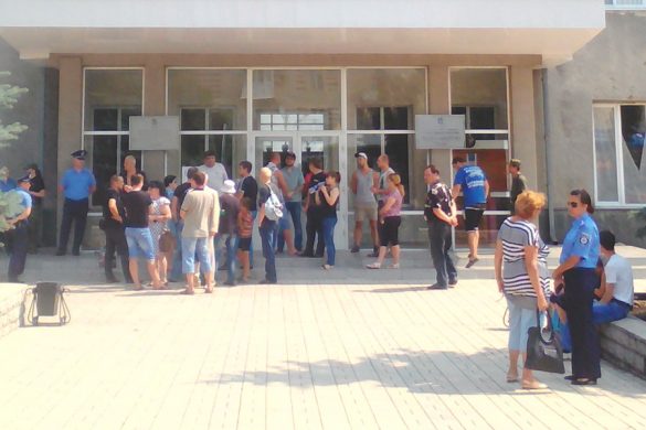 Акция протеста против невыплаты зарплаты работникам ГП «Красноармейскуголь»