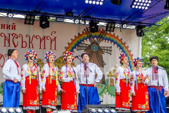 Театр народной песни «Злата» из Покровска стал победителем фестиваля народного творчества «Сорочинская ярмарка – 2016»