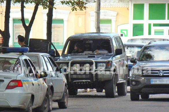 Что взорвалось в автомобиле военных возле «ПриватБанка» в Покровске?