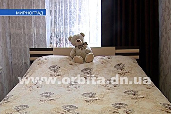 В Мирнограде семье молодого доктора вручили ключи от квартиры