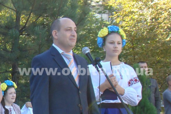 На праздник первого звонка в опорной школе №9 города Покровска приехал замгубернатора
