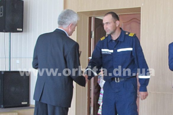 Покровских спасателей поздравили с профессиональным праздником