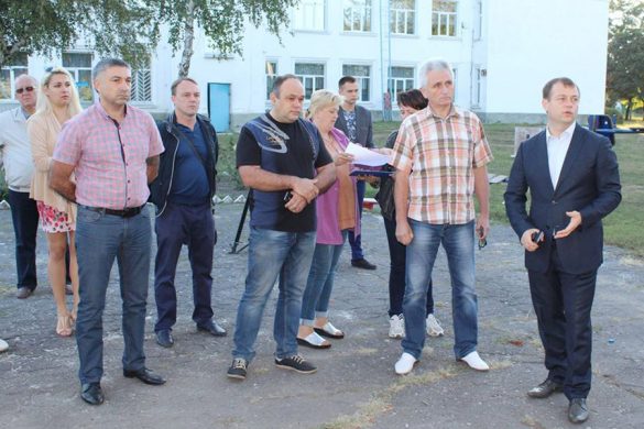 Утро для мэра началось с инспекции пос. Шевченко