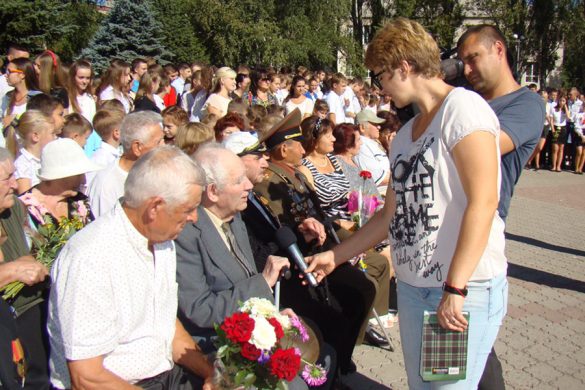 В Покровске освобождение Донбасса отметили митингом у вечного огня