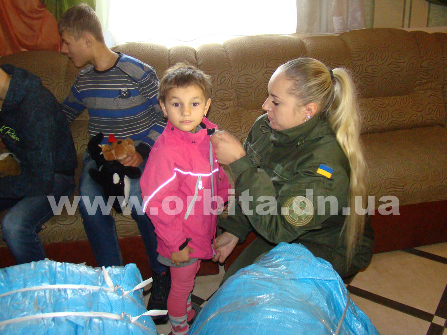 otchiy_dom_gumanitarka_voennie_07