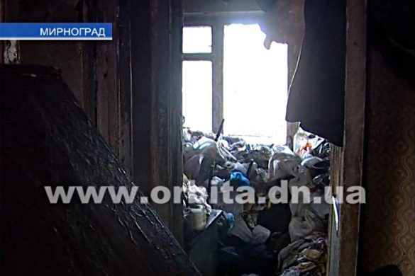 В Мирнограде горела квартира-мусорник