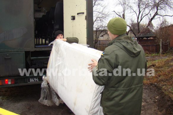 Нацгвардейцы оказали помощь самым нуждающимся семьям переселенцев Покровска