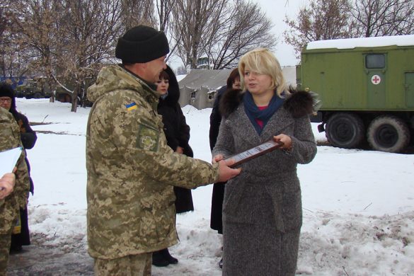 Покровские власти поздравили военных