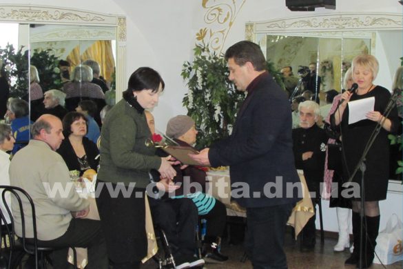 Покровских инвалидов поздравили с праздником