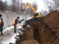 В поселке Динзавода ремонтируют канализационный коллектор
