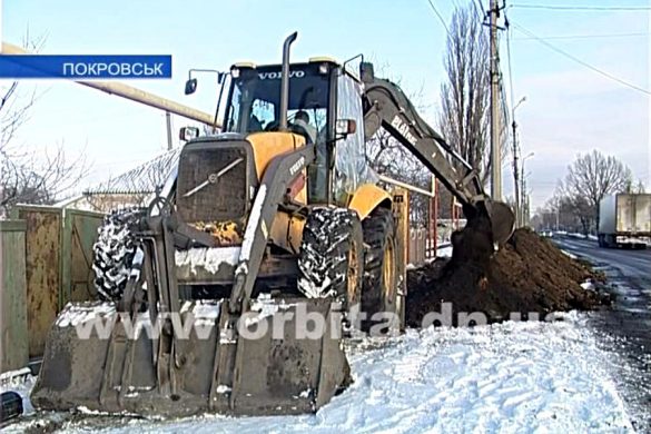 По улице Шмидта продолжается замена водопровода