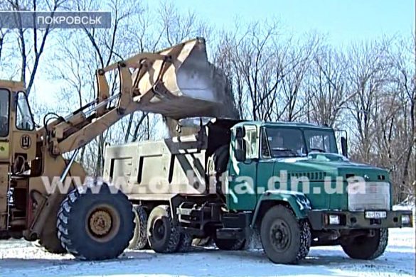 Покровск запасается доменным шлаком для отсыпки дорог