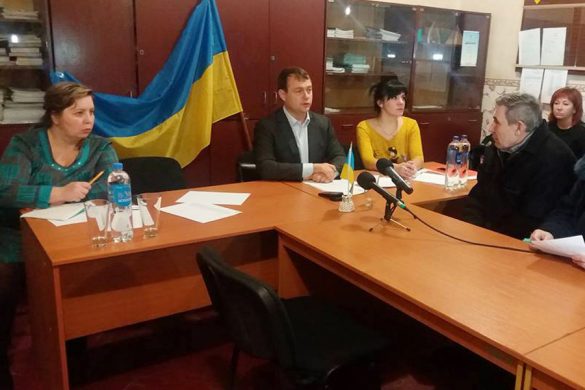 Покровский мэр с 6 утра принимал жителей Родинского