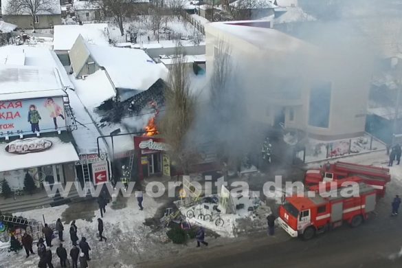В центре Покровска горит магазин «Аист» (обновлено)