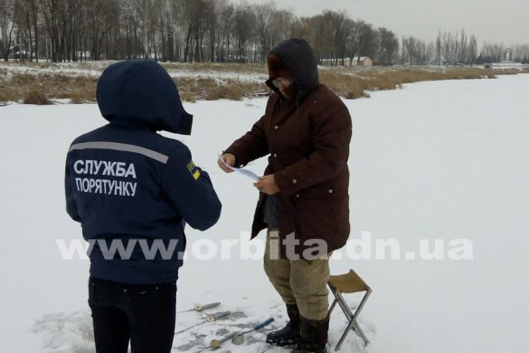 Покровские спасатели напомнили рыбакам и детям о правилах поведения на льду